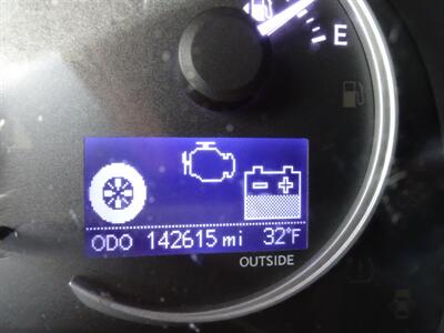 2011 Lexus CT 200h Premium  1.8L Hybrid I4 FWD - Photo 18 - Cincinnati, OH 45255