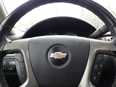 2010 Chevrolet Suburban LTZ 1500  5.3L V8 4X4 - Photo 19 - Cincinnati, OH 45255