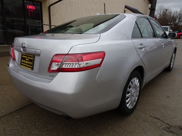 2011 Toyota Camry LE - Photo 4 - Cincinnati, OH 45255