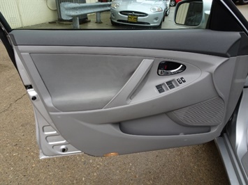 2011 Toyota Camry LE - Photo 22 - Cincinnati, OH 45255