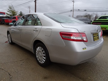 2011 Toyota Camry LE - Photo 11 - Cincinnati, OH 45255