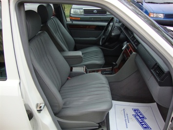 1995 Mercedes-Benz E Class E320   - Photo 7 - Cincinnati, OH 45255