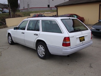 1995 Mercedes-Benz E Class E320   - Photo 4 - Cincinnati, OH 45255