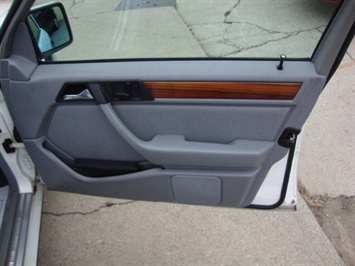 1995 Mercedes-Benz E Class E320   - Photo 21 - Cincinnati, OH 45255