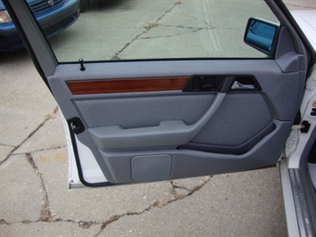 1995 Mercedes-Benz E Class E320   - Photo 22 - Cincinnati, OH 45255