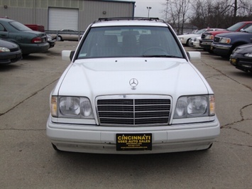 1995 Mercedes-Benz E Class E320   - Photo 2 - Cincinnati, OH 45255