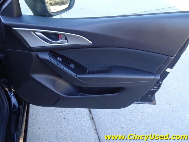 2017 Mazda Mazda3 Sport - Photo 28 - Cincinnati, OH 45255