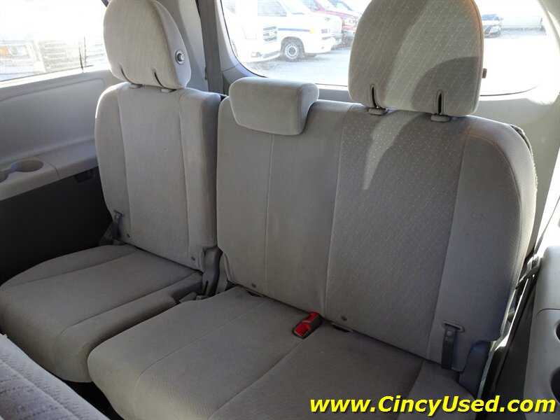 2016 Toyota Sienna LE 8-Passenger - Photo 14 - Cincinnati, OH 45255