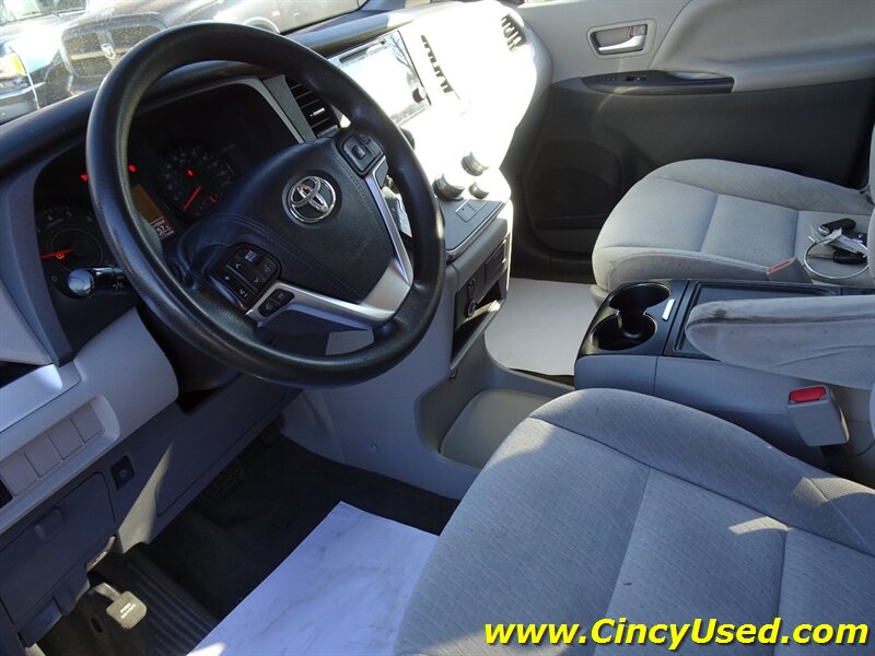 2016 Toyota Sienna LE 8-Passenger - Photo 12 - Cincinnati, OH 45255