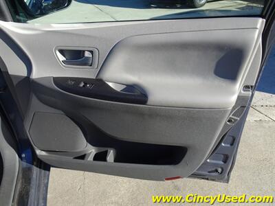 2016 Toyota Sienna LE 8-Passenger - Photo 17 - Cincinnati, OH 45255