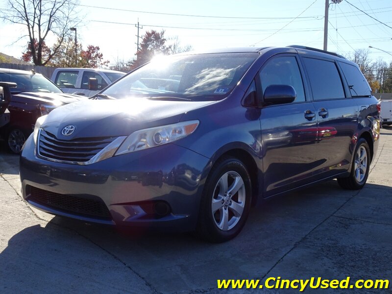 2016 Toyota Sienna LE 8-Passenger - Photo 3 - Cincinnati, OH 45255