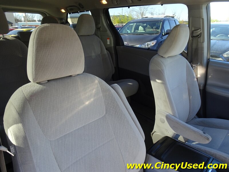 2016 Toyota Sienna LE 8-Passenger - Photo 19 - Cincinnati, OH 45255