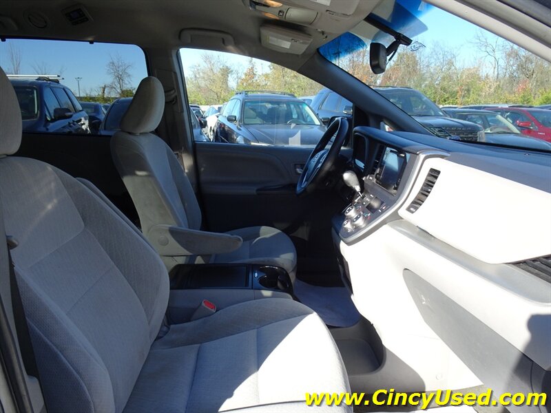 2016 Toyota Sienna LE 8-Passenger - Photo 18 - Cincinnati, OH 45255