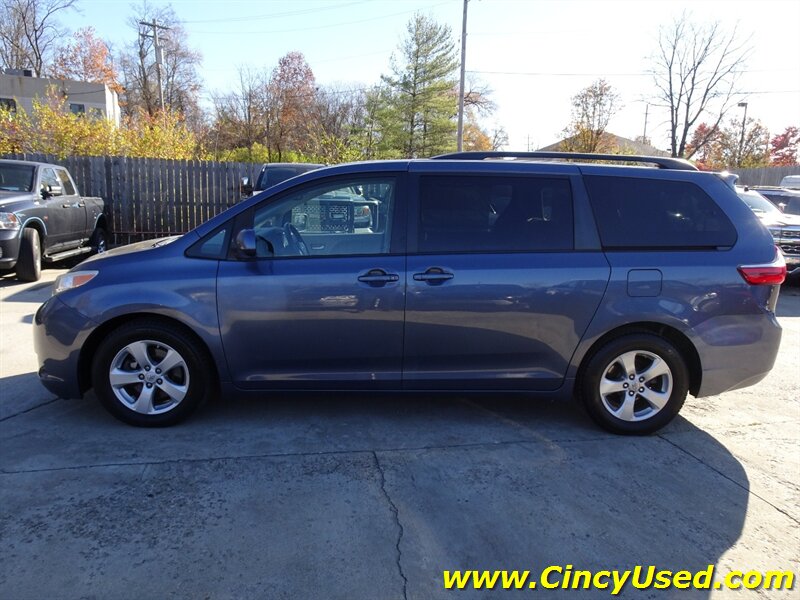 2016 Toyota Sienna LE 8-Passenger - Photo 9 - Cincinnati, OH 45255