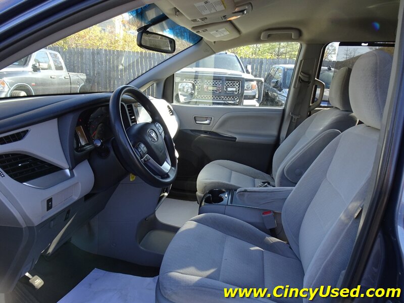 2016 Toyota Sienna LE 8-Passenger - Photo 11 - Cincinnati, OH 45255