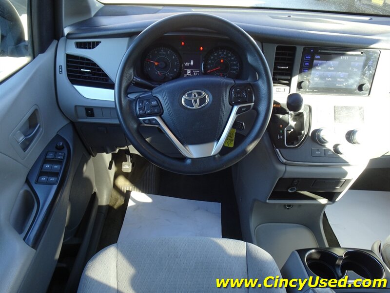2016 Toyota Sienna LE 8-Passenger - Photo 10 - Cincinnati, OH 45255