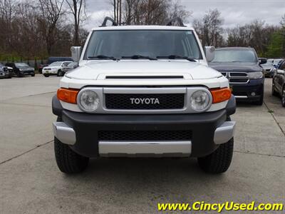 2011 Toyota FJ Cruiser   - Photo 2 - Cincinnati, OH 45255