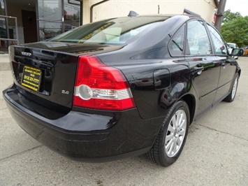 2005 Volvo S40 2.4i   - Photo 5 - Cincinnati, OH 45255