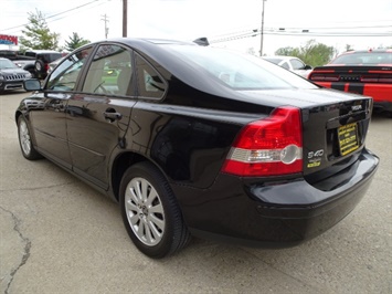 2005 Volvo S40 2.4i   - Photo 9 - Cincinnati, OH 45255