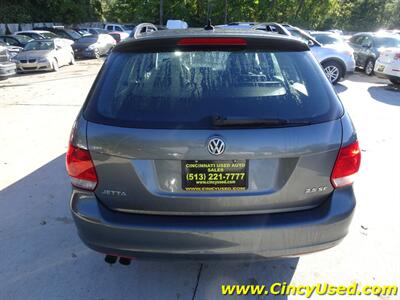 2010 Volkswagen Jetta SportWagen SE PZEV  2.5L I5 FWD - Photo 8 - Cincinnati, OH 45255