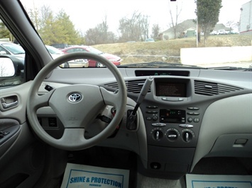 2002 Toyota Prius   - Photo 7 - Cincinnati, OH 45255