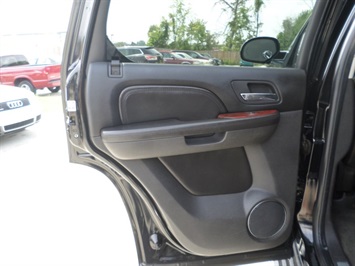 2007 Cadillac Escalade   - Photo 25 - Cincinnati, OH 45255