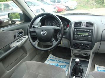 2001 Mazda Protege LX   - Photo 7 - Cincinnati, OH 45255