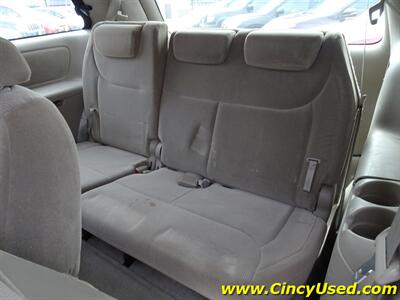 2004 Toyota Sienna LE 8 Passenger   - Photo 13 - Cincinnati, OH 45255