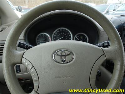 2004 Toyota Sienna LE 8 Passenger   - Photo 19 - Cincinnati, OH 45255