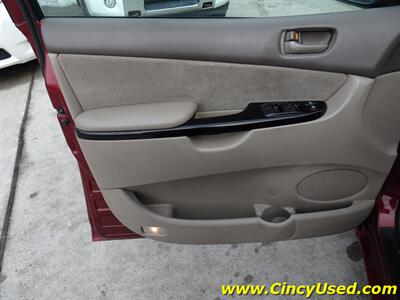 2004 Toyota Sienna LE 8 Passenger   - Photo 25 - Cincinnati, OH 45255