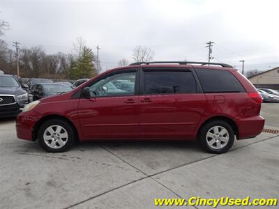 2004 Toyota Sienna LE 8 Passenger   - Photo 6 - Cincinnati, OH 45255