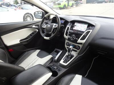 2013 Ford Focus Titanium   - Photo 9 - Cincinnati, OH 45255