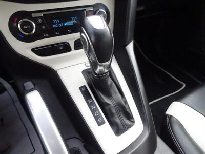 2013 Ford Focus Titanium   - Photo 20 - Cincinnati, OH 45255