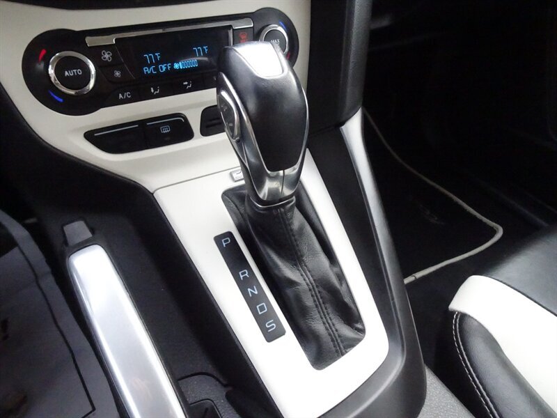 2013 Ford Focus Titanium - Photo 20 - Cincinnati, OH 45255