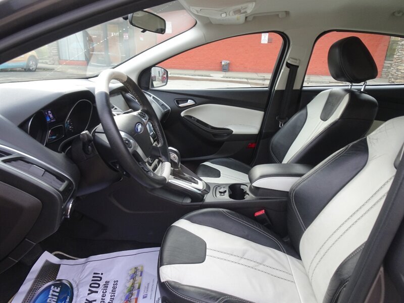 2013 Ford Focus Titanium - Photo 13 - Cincinnati, OH 45255