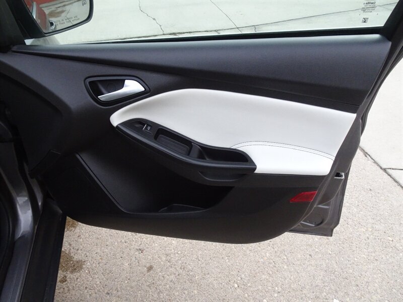2013 Ford Focus Titanium - Photo 27 - Cincinnati, OH 45255