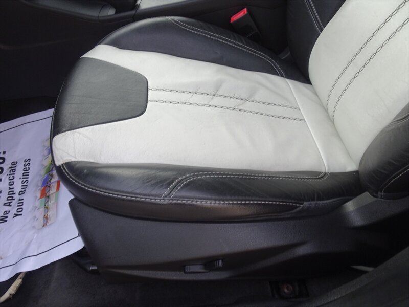 2013 Ford Focus Titanium - Photo 16 - Cincinnati, OH 45255
