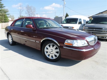 2004 Lincoln Town Car Ultimate   - Photo 10 - Cincinnati, OH 45255