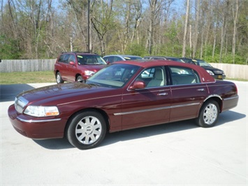 2004 Lincoln Town Car Ultimate   - Photo 3 - Cincinnati, OH 45255