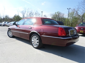 2004 Lincoln Town Car Ultimate   - Photo 12 - Cincinnati, OH 45255