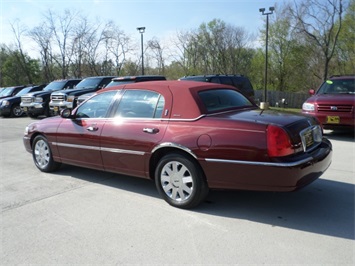 2004 Lincoln Town Car Ultimate   - Photo 4 - Cincinnati, OH 45255