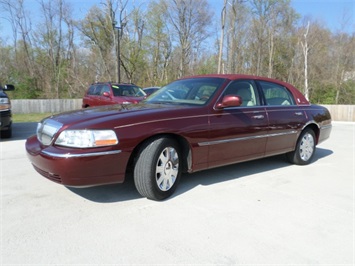 2004 Lincoln Town Car Ultimate   - Photo 11 - Cincinnati, OH 45255