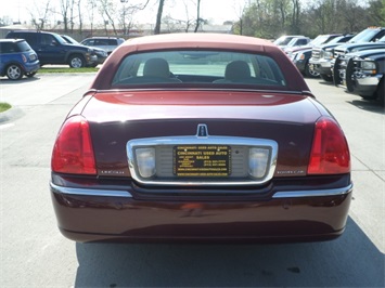 2004 Lincoln Town Car Ultimate   - Photo 5 - Cincinnati, OH 45255