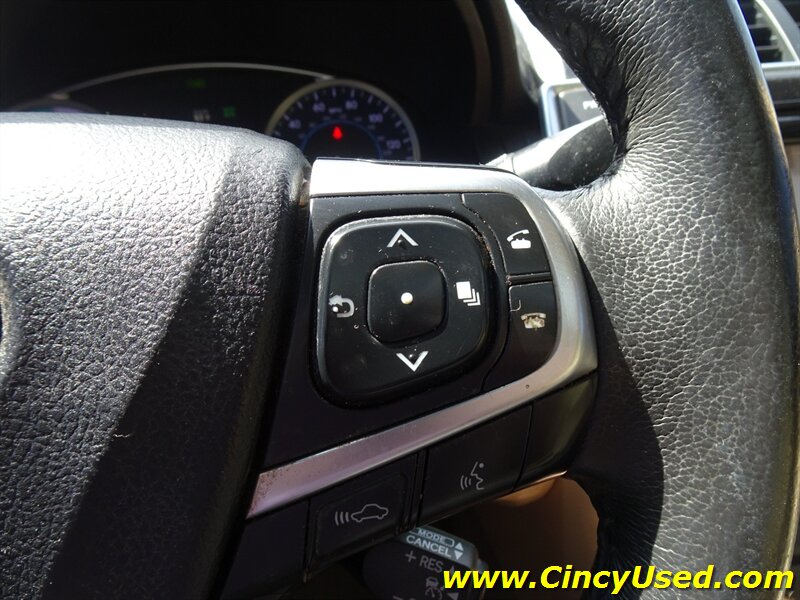 2017 Toyota Camry Hybrid XLE - Photo 24 - Cincinnati, OH 45255
