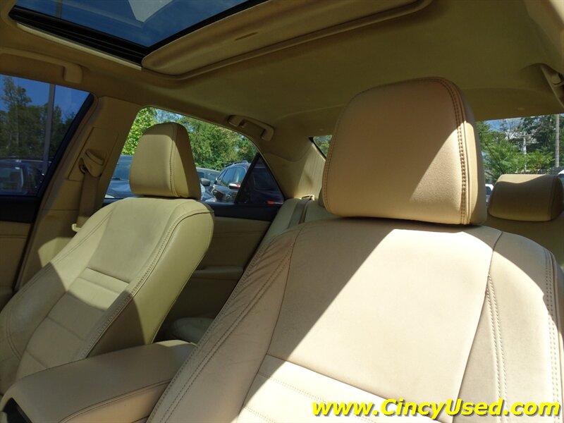 2017 Toyota Camry Hybrid XLE - Photo 10 - Cincinnati, OH 45255