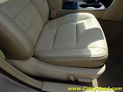 2017 Toyota Camry Hybrid XLE - Photo 29 - Cincinnati, OH 45255