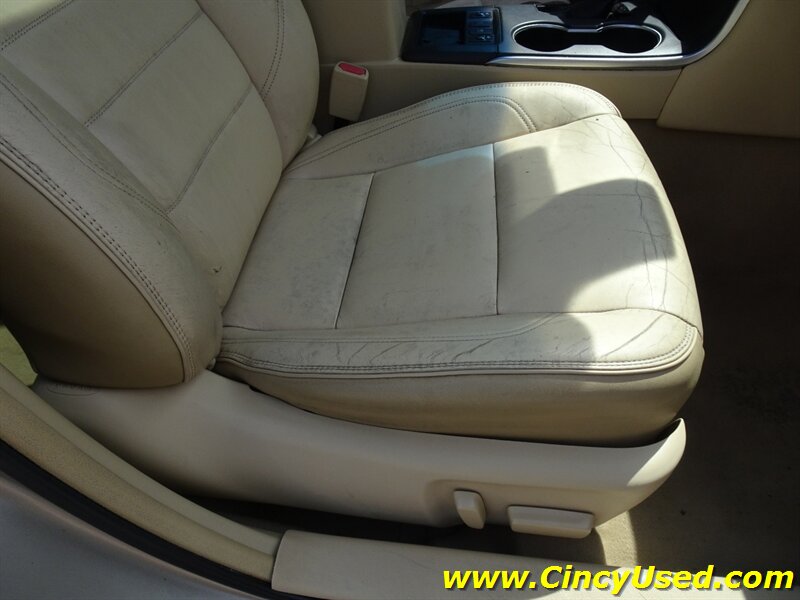 2017 Toyota Camry Hybrid XLE - Photo 29 - Cincinnati, OH 45255