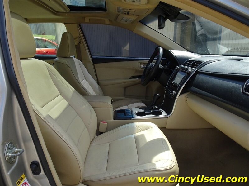 2017 Toyota Camry Hybrid XLE - Photo 16 - Cincinnati, OH 45255