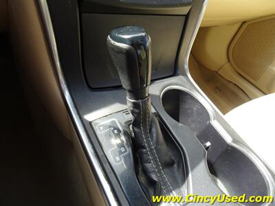 2017 Toyota Camry Hybrid XLE - Photo 18 - Cincinnati, OH 45255