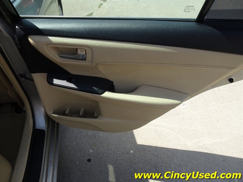 2017 Toyota Camry Hybrid XLE - Photo 33 - Cincinnati, OH 45255